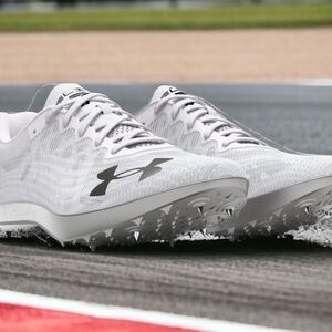 UNDER ARMOUR Shakedown Elite Distance White Silver Track Spike Shoes Sz 10.5